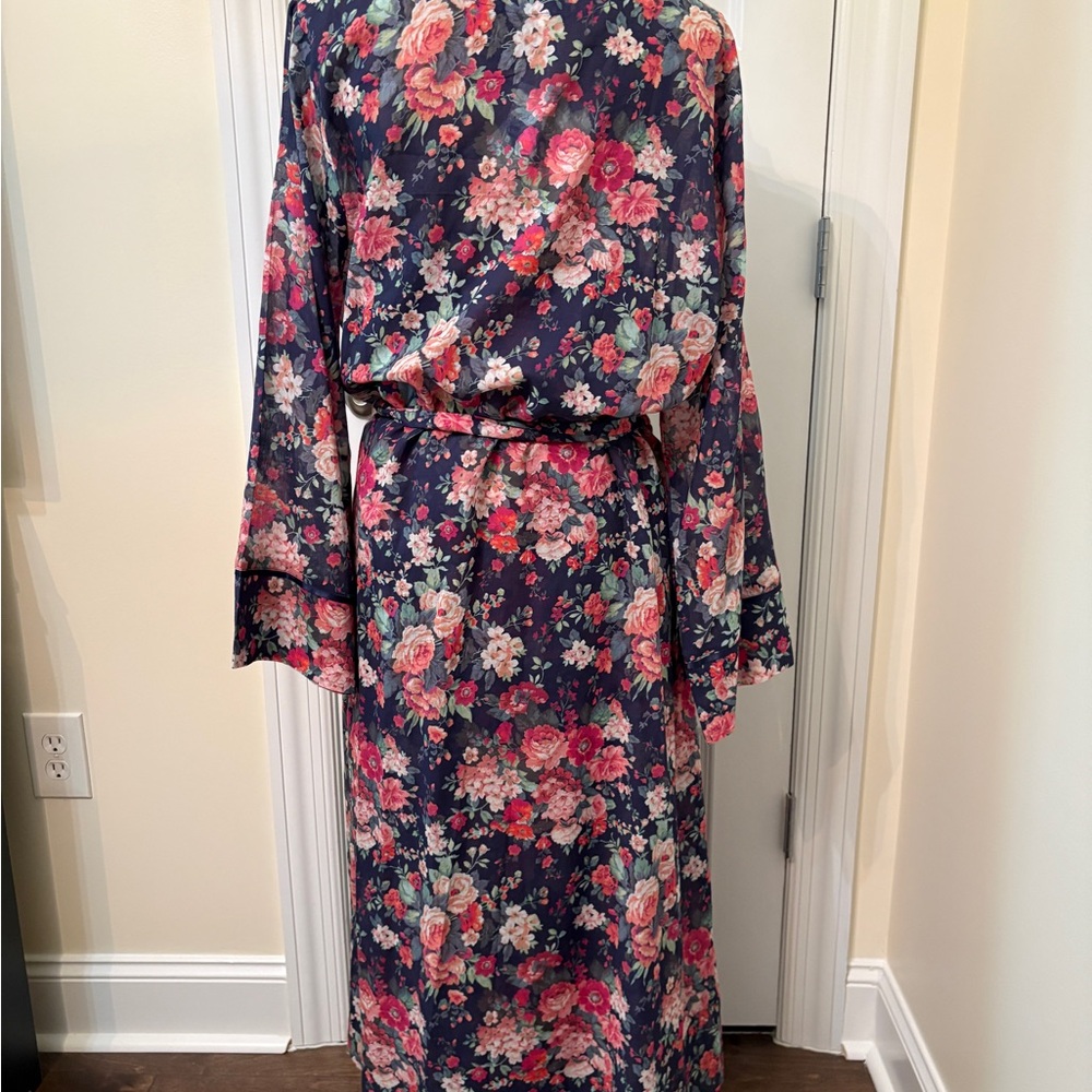 Papinelle Women's Robe and nightgown set. - Picture 3 of 16